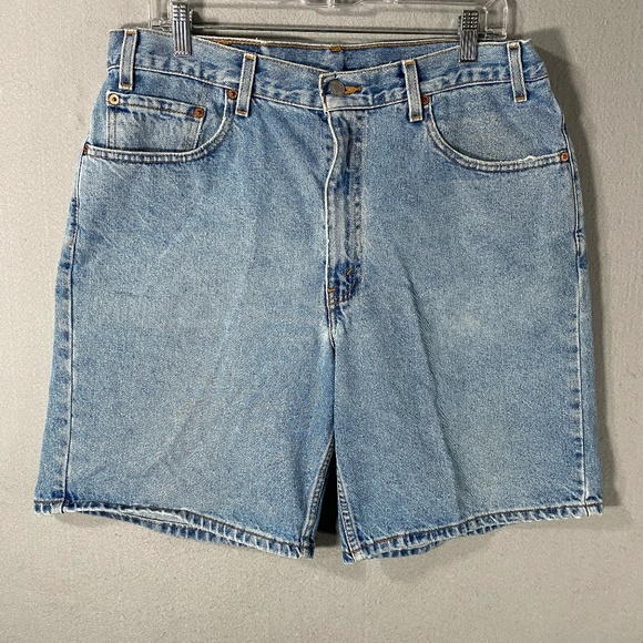 Vintage Levi 550 Relaxed Fit Light Wash Denim Blue Jeans Shorts Mens Size 36Wx8L - Picture 1 of 8
